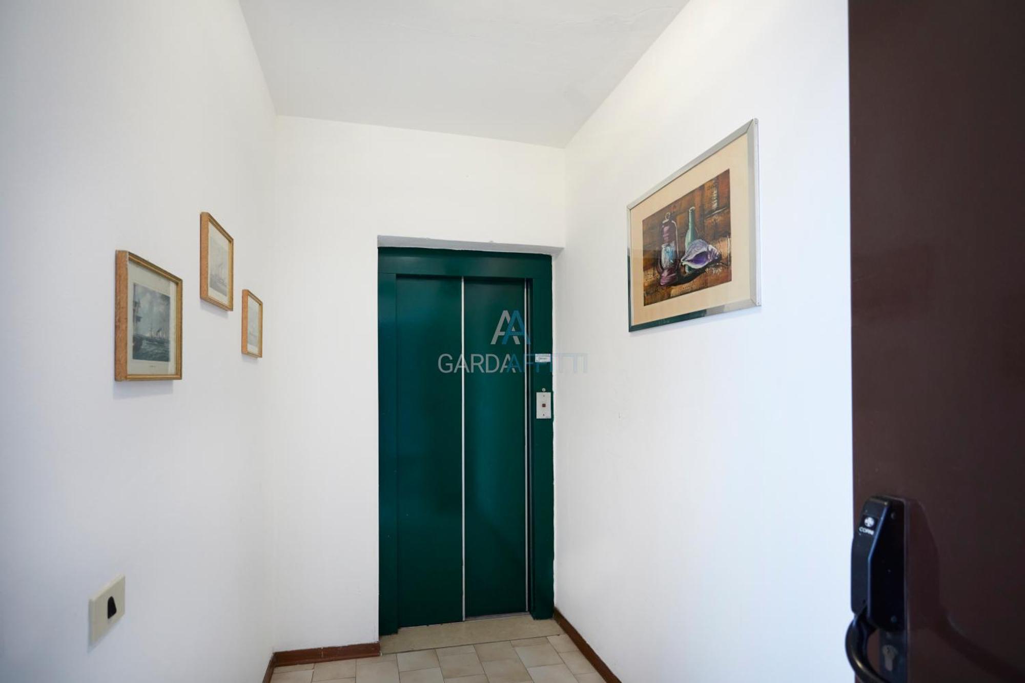 Sunshine Apartment - 200M Dal Lago Con Piscina Appartamento